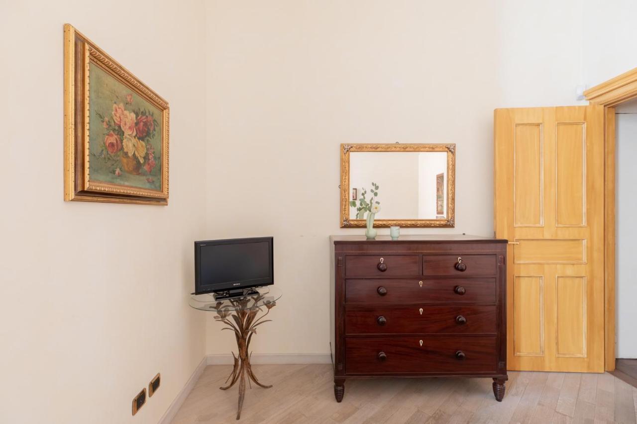 Iflat Elegant And Luxury Apartment Near Pantheon Рим Екстер'єр фото